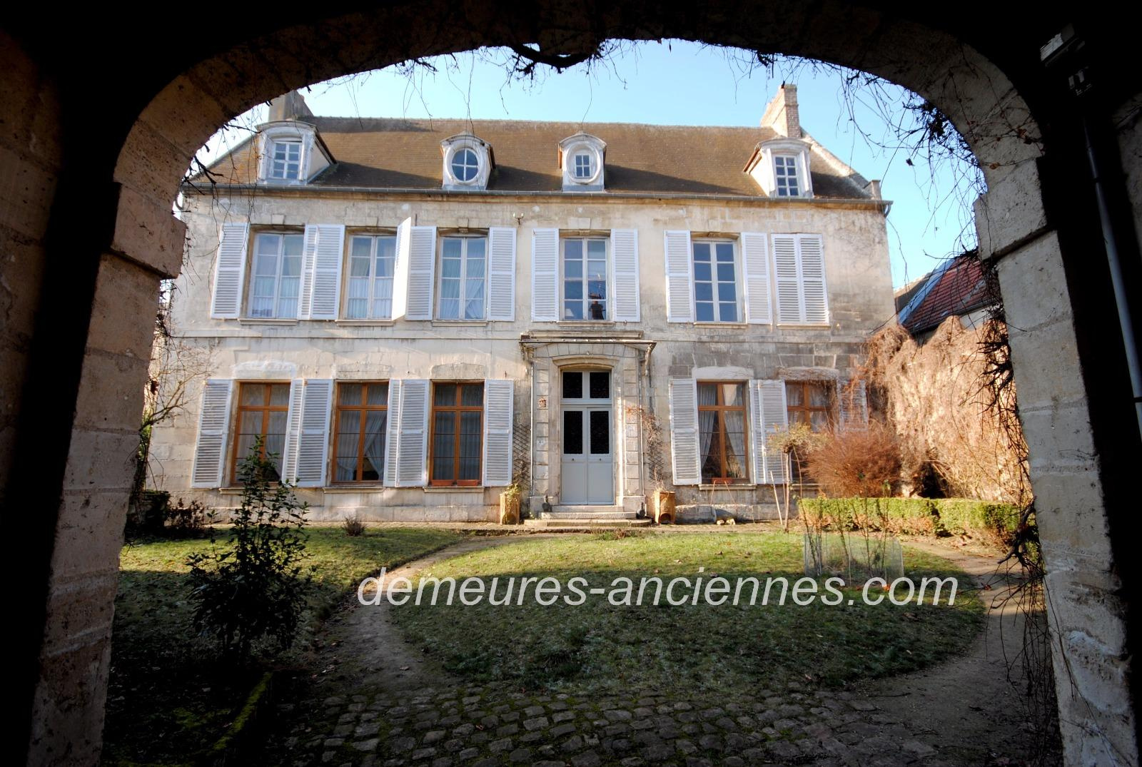 Agence immobilière Demeures Anciennes, vente et location à Chantilly